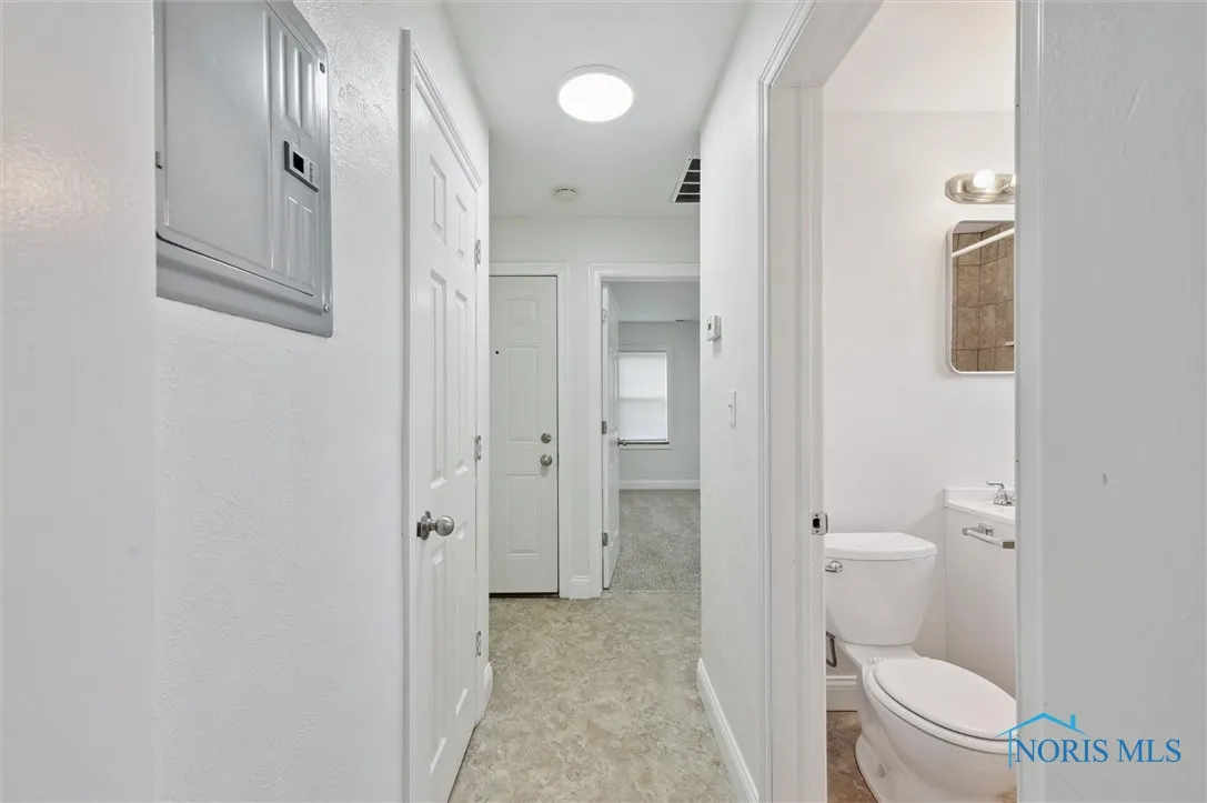 3430 Douglas Road 3, Toledo, Ohio 43606, 1 Bedroom Bedrooms, ,1 BathroomBathrooms,Residential Lease,For Rent,Douglas,6134965