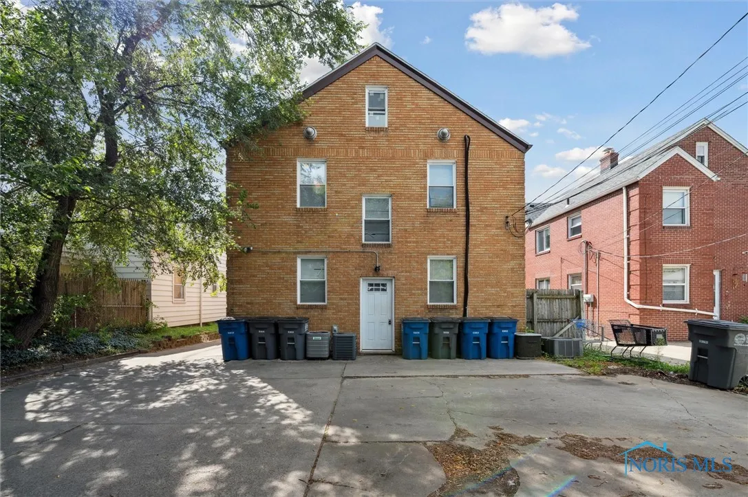 3430 Douglas Road 3, Toledo, Ohio 43606, 1 Bedroom Bedrooms, ,1 BathroomBathrooms,Residential Lease,For Rent,Douglas,6134965