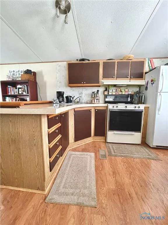 6125 Telegraph Road 16, Toledo, Ohio 43612, 2 Bedrooms Bedrooms, 4 Rooms Rooms,1 BathroomBathrooms,Residential,For Sale,Telegraph,6134982