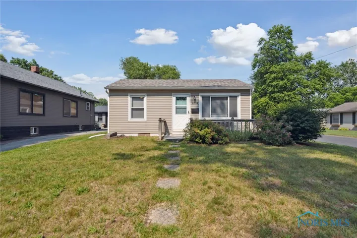 6138 Whiteford Center Road, Toledo, Ohio 43613, 3 Bedrooms Bedrooms, 8 Rooms Rooms,2 BathroomsBathrooms,Residential Lease,For Rent,Whiteford Center,6134984