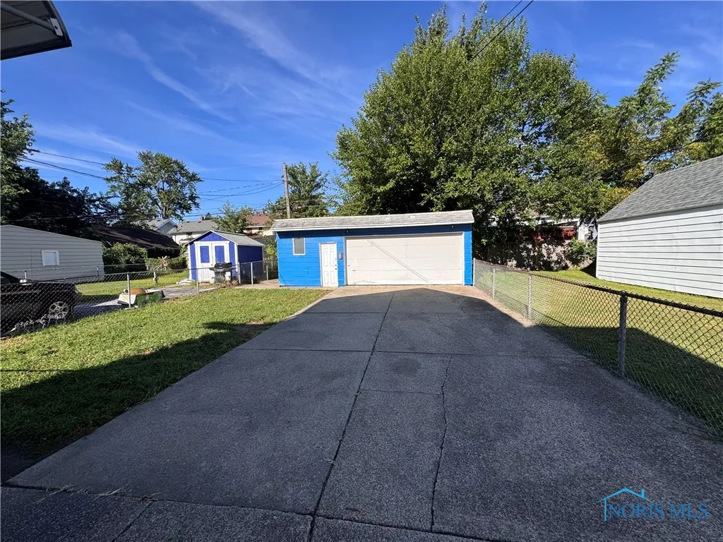 576 Bronx Drive, Toledo, Ohio 43609, 3 Bedrooms Bedrooms, 6 Rooms Rooms,1 BathroomBathrooms,Residential,For Sale,Bronx,6135003