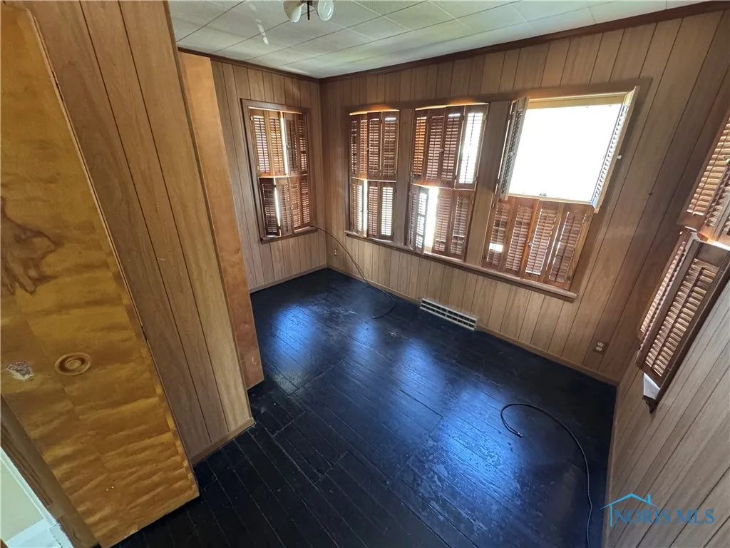 576 Bronx Drive, Toledo, Ohio 43609, 3 Bedrooms Bedrooms, 6 Rooms Rooms,1 BathroomBathrooms,Residential,For Sale,Bronx,6135003
