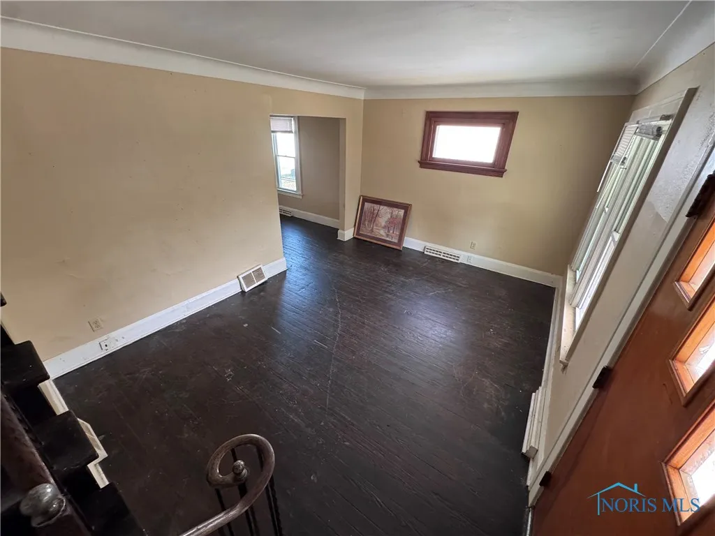 576 Bronx Drive, Toledo, Ohio 43609, 3 Bedrooms Bedrooms, 6 Rooms Rooms,1 BathroomBathrooms,Residential,For Sale,Bronx,6135003