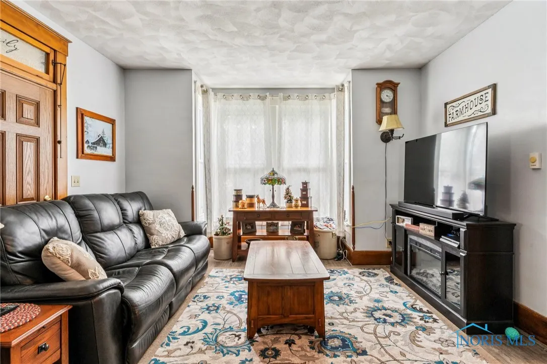 208 E Monroe Street, Pandora, Ohio 45877, 4 Bedrooms Bedrooms, 8 Rooms Rooms,3 BathroomsBathrooms,Residential,For Sale,Monroe,6134983