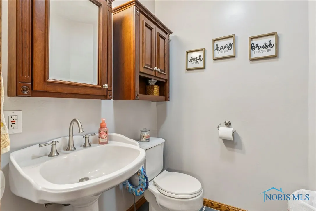 208 E Monroe Street, Pandora, Ohio 45877, 4 Bedrooms Bedrooms, 8 Rooms Rooms,3 BathroomsBathrooms,Residential,For Sale,Monroe,6134983
