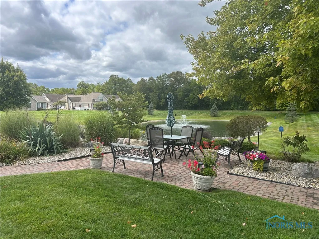 8330 Ledgestone Avenue 8330, Sylvania, Ohio 43560, 2 Bedrooms Bedrooms, 8 Rooms Rooms,2 BathroomsBathrooms,Residential,For Sale,Ledgestone,6135010