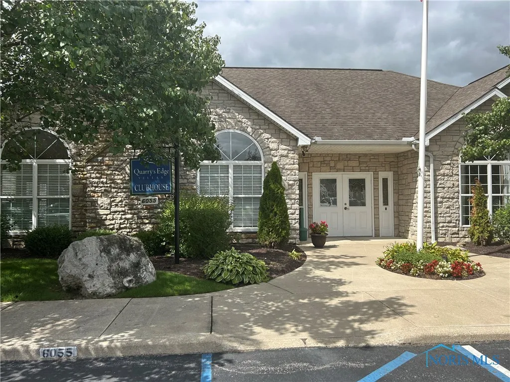 8330 Ledgestone Avenue 8330, Sylvania, Ohio 43560, 2 Bedrooms Bedrooms, 8 Rooms Rooms,2 BathroomsBathrooms,Residential,For Sale,Ledgestone,6135010