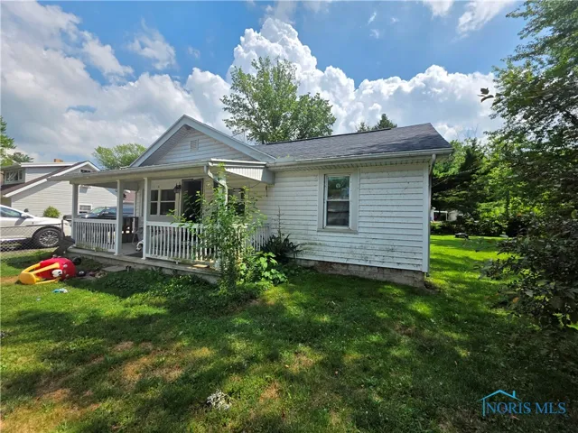 3219 Elyria Drive, Vermillion, Ohio 44089, 3 Bedrooms Bedrooms, ,1 BathroomBathrooms,Residential,For Sale,Elyria,6135220