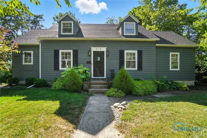 314 E 2nd Street, Perrysburg, Ohio 43551, 3 Bedrooms Bedrooms, 9 Rooms Rooms,2 BathroomsBathrooms,Residential,For Sale,2nd,6135231