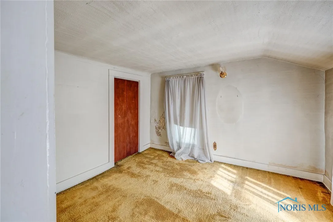 6015 Whiteford Road, Sylvania, Ohio 43560, 3 Bedrooms Bedrooms, 6 Rooms Rooms,1 BathroomBathrooms,Residential,For Sale,Whiteford,6135436
