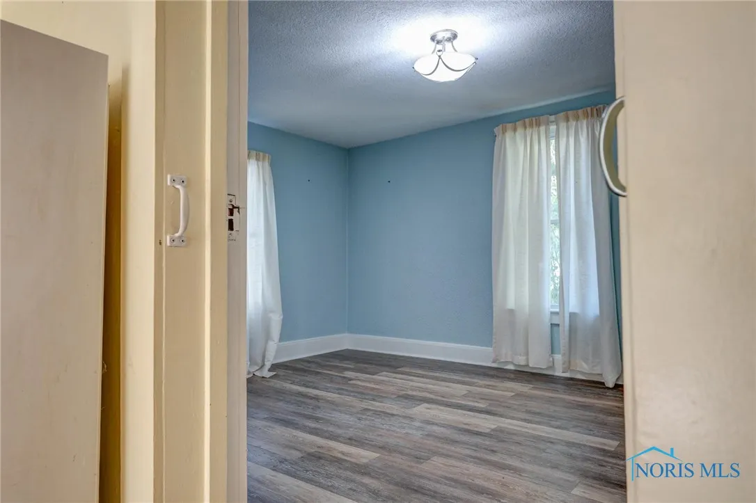 6015 Whiteford Road, Sylvania, Ohio 43560, 3 Bedrooms Bedrooms, 6 Rooms Rooms,1 BathroomBathrooms,Residential,For Sale,Whiteford,6135436