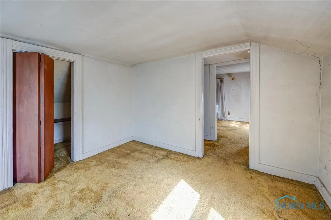 6015 Whiteford Road, Sylvania, Ohio 43560, 3 Bedrooms Bedrooms, 6 Rooms Rooms,1 BathroomBathrooms,Residential,For Sale,Whiteford,6135436