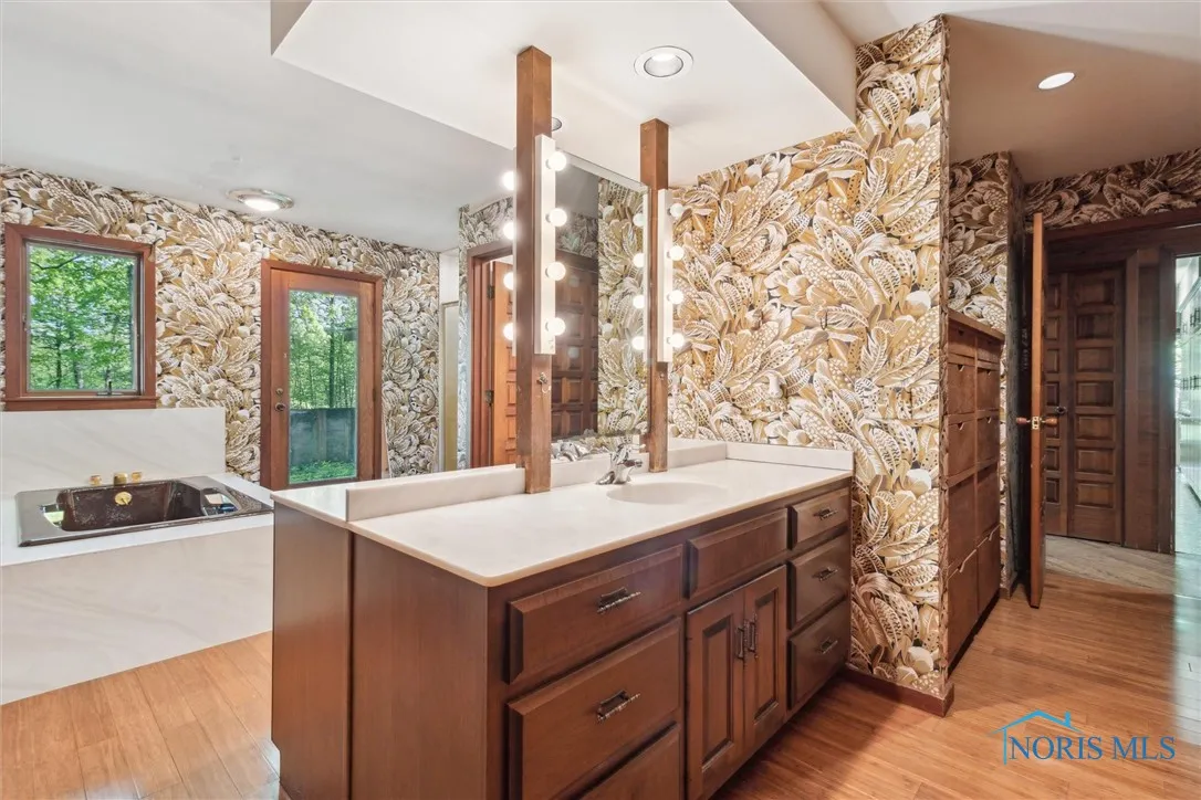 04441 State Route 576, Bryan, Ohio 43506, 5 Bedrooms Bedrooms, 13 Rooms Rooms,4 BathroomsBathrooms,Residential,For Sale,State Route 576,6135456