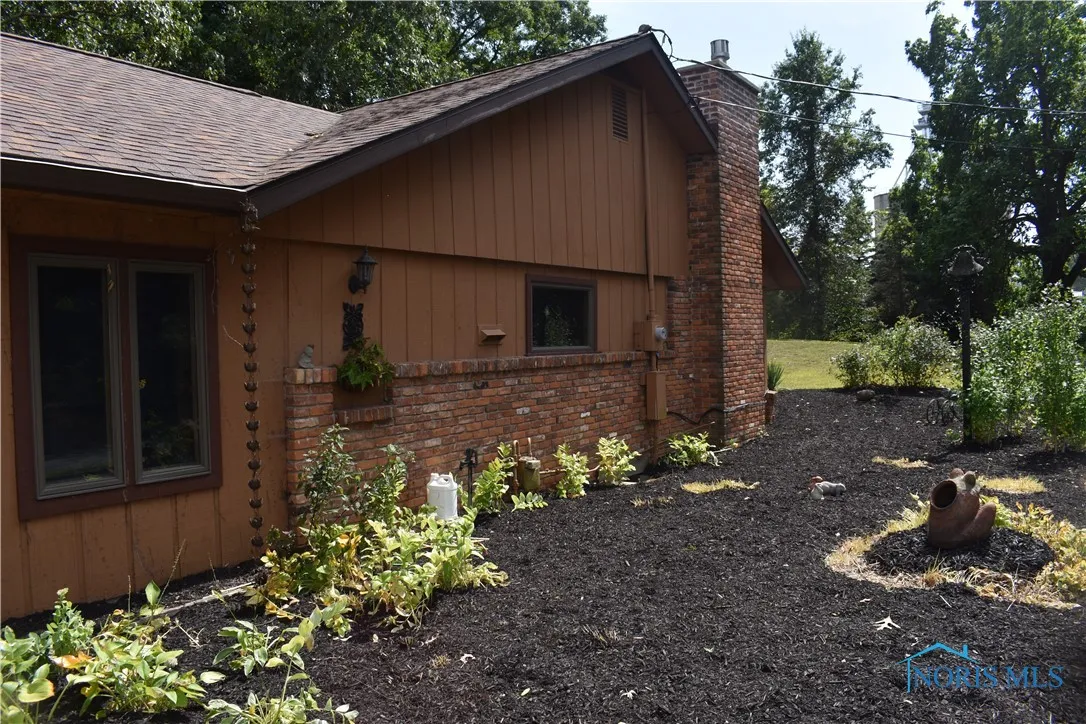 12036 Archbold Whitehouse Road, Whitehouse, Ohio 43571, 2 Bedrooms Bedrooms, 6 Rooms Rooms,1 BathroomBathrooms,Residential,For Sale,Archbold Whitehouse,6135468