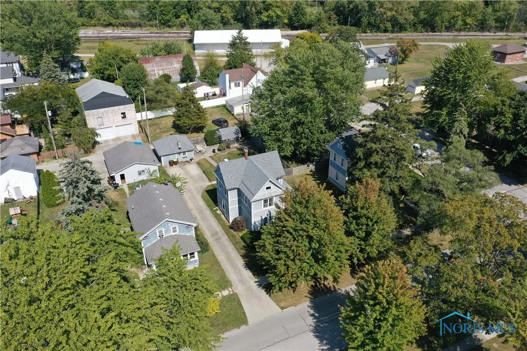 110 E 1st Street, Woodville, Ohio 43469, 3 Bedrooms Bedrooms, 8 Rooms Rooms,2 BathroomsBathrooms,Residential,For Sale,1st,6135623
