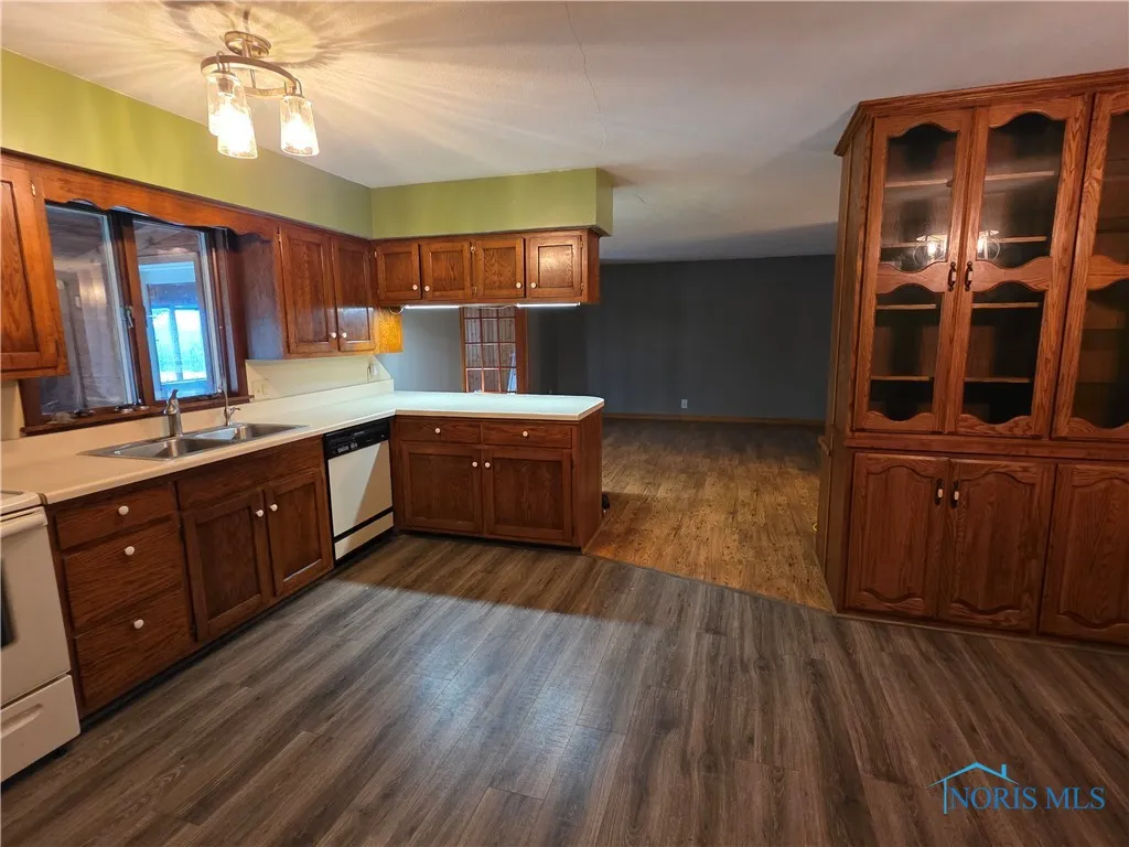 H737 County Road 8, Deshler, Ohio 43516, 4 Bedrooms Bedrooms, 9 Rooms Rooms,2 BathroomsBathrooms,Residential,For Sale,County Road 8,6135758