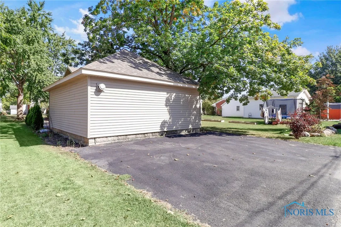 207 E 11th Street, Genoa, Ohio 43430, 4 Bedrooms Bedrooms, 8 Rooms Rooms,2 BathroomsBathrooms,Residential,For Sale,11th,6135752