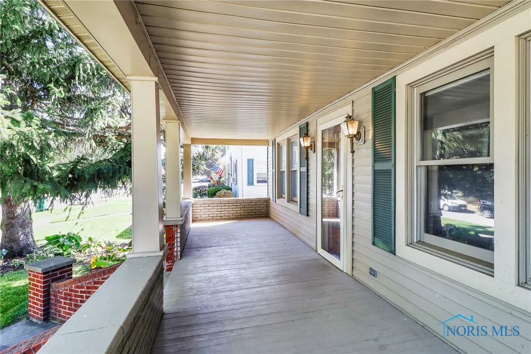 207 E 11th Street, Genoa, Ohio 43430, 4 Bedrooms Bedrooms, 8 Rooms Rooms,2 BathroomsBathrooms,Residential,For Sale,11th,6135752