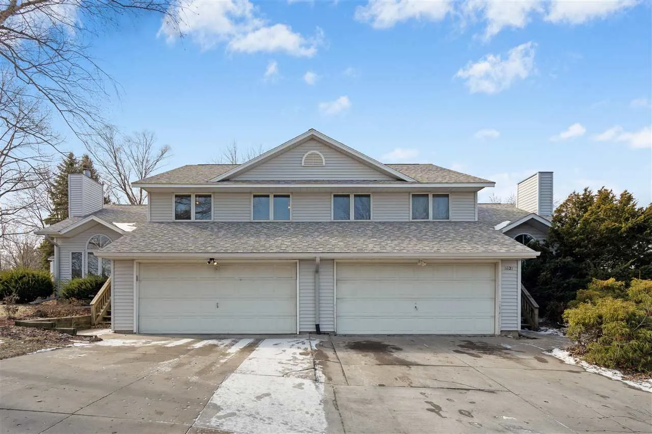 A zero lot is when 1 wall is shared.  This is not a condo. Not HOA and no covenants.