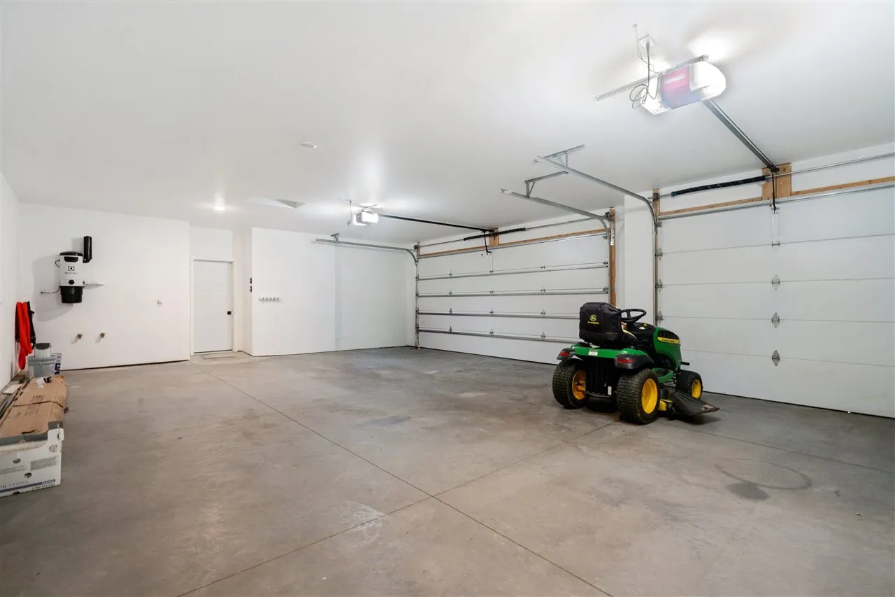 XL 3 Stall Garage, Heated-Reznor, Direct Vent