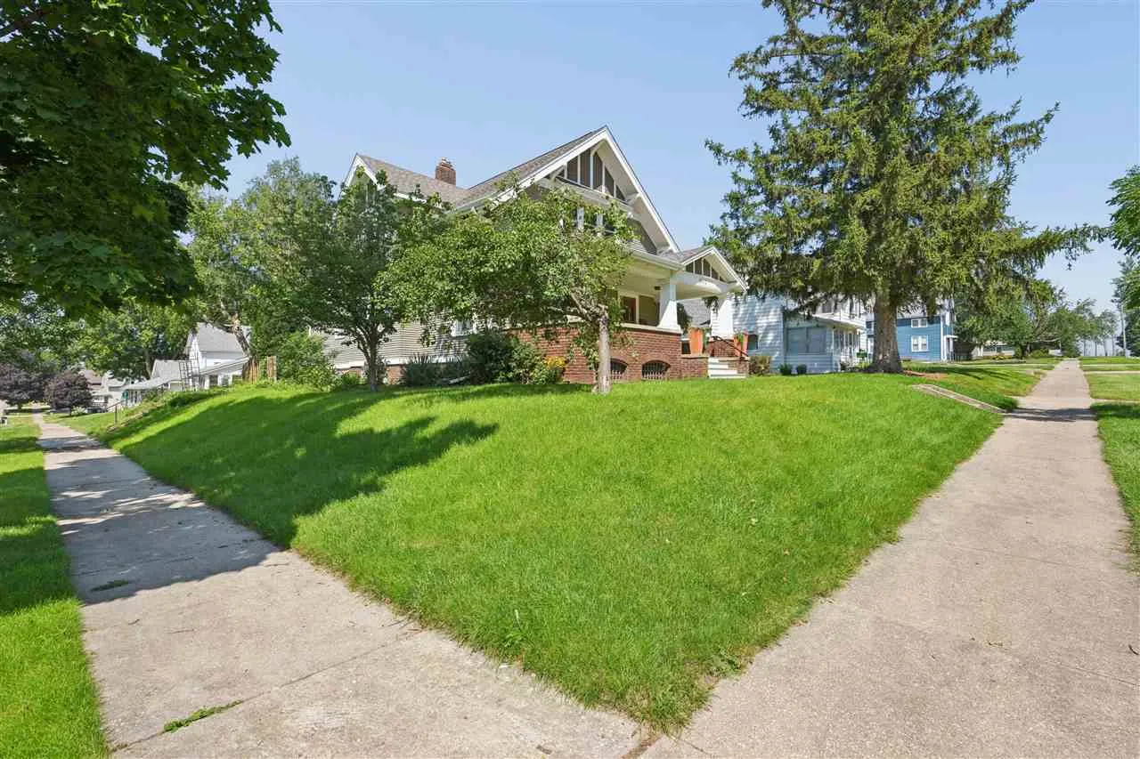 Corner lot