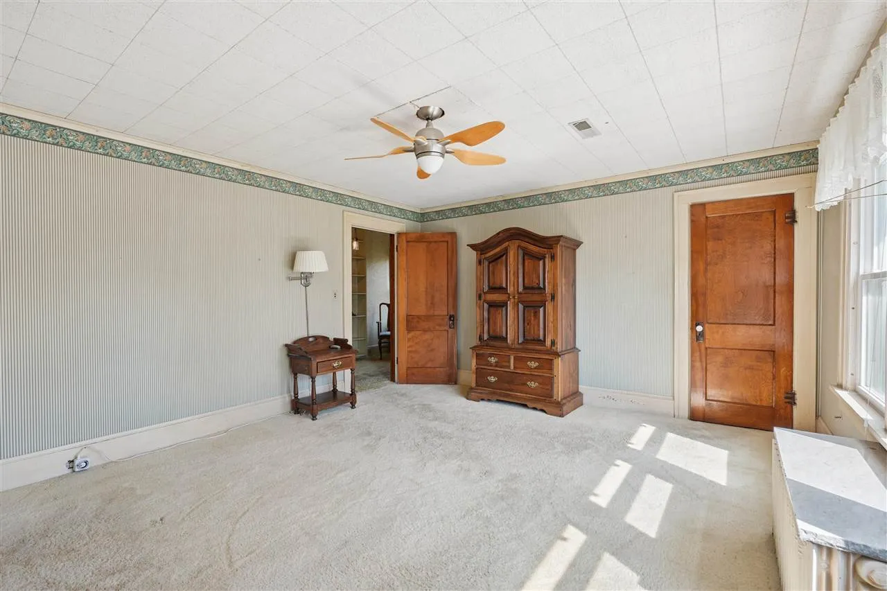 Upper level primary bedroom