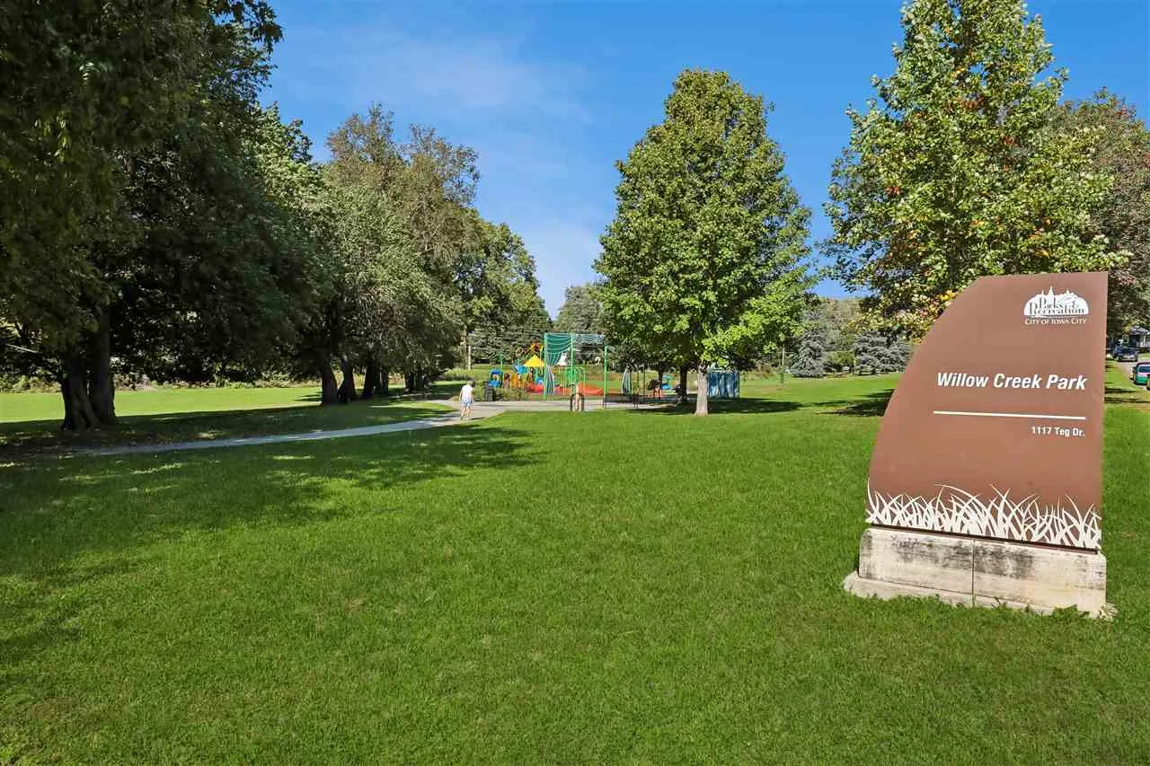 Walking distance to Willow Creek Park