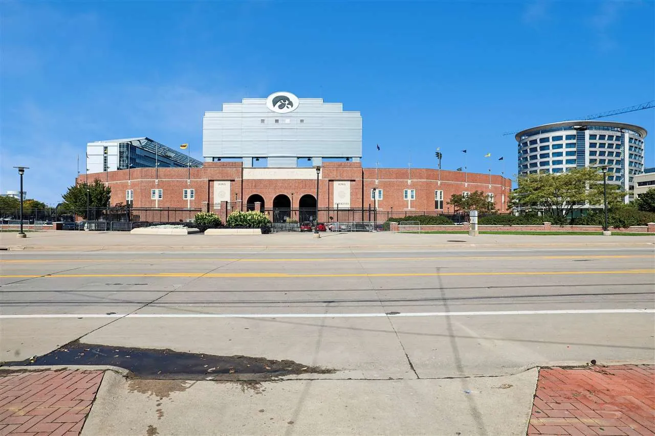 Walking distance to Historic Kinnick Stadium