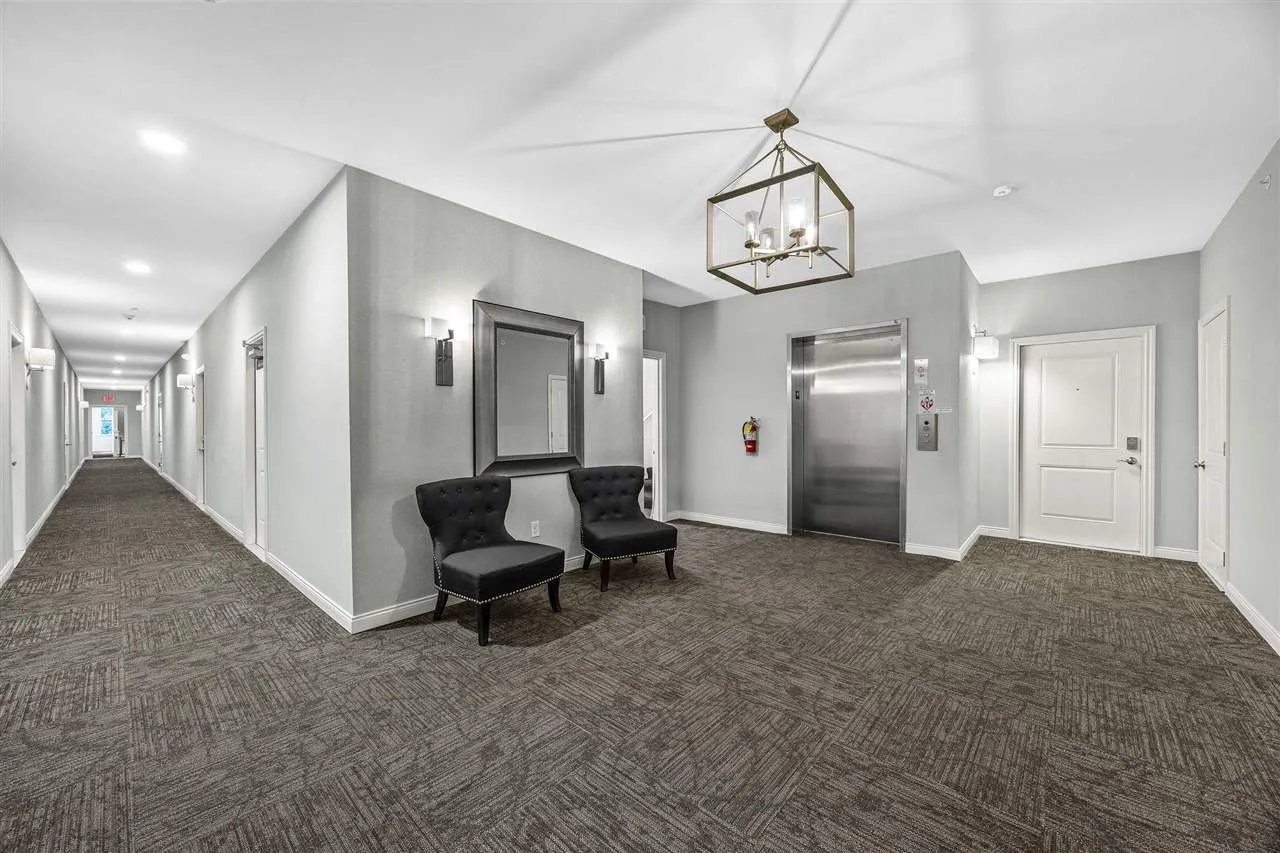Main lobby to elevator and front / rear entry doors & mail boxes.